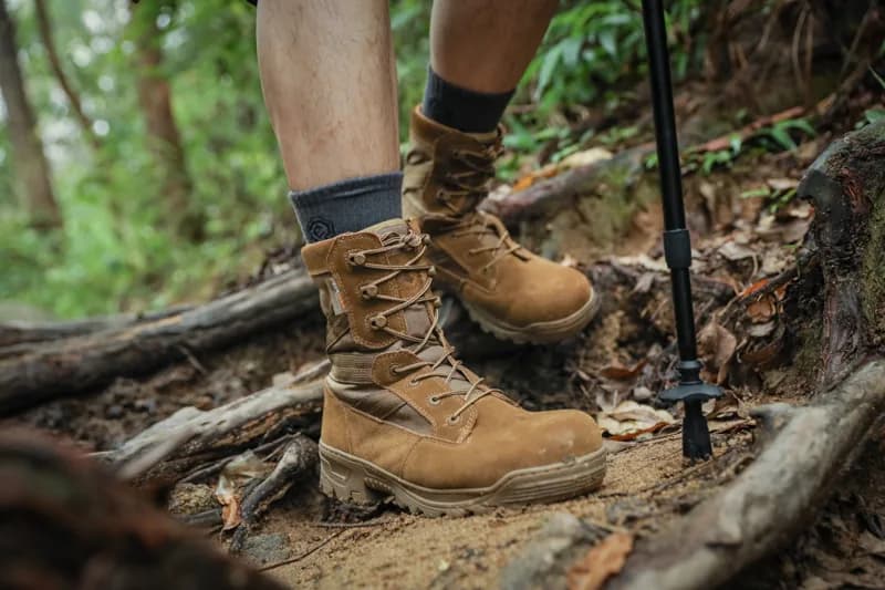 EM7216 “rattlesnake”8”High Top Desert Boots application scene 3