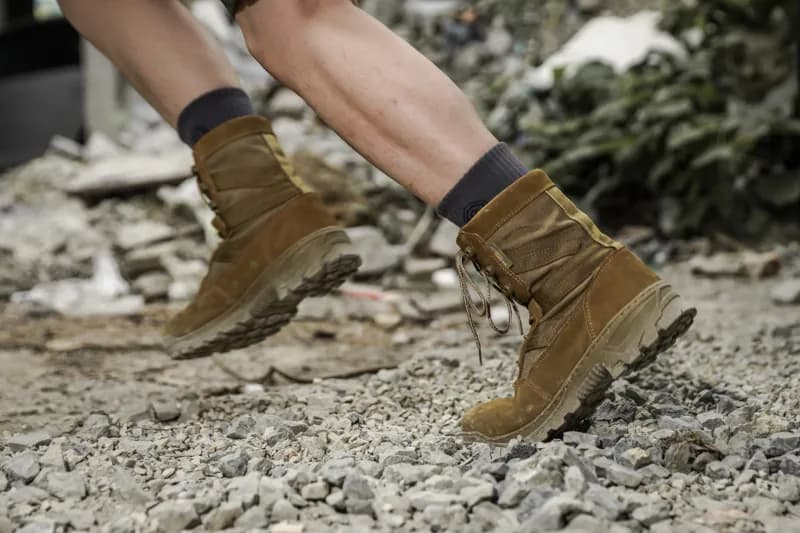 EM7216 “rattlesnake”8”High Top Desert Boots application scene 6