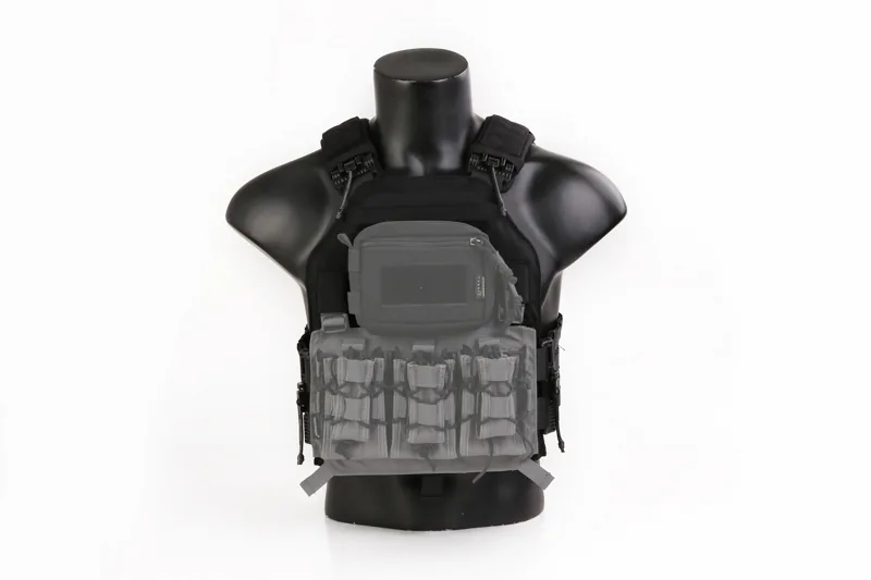 EM7404 LAVC Assault Plate Carrier W/ROC application scene 5