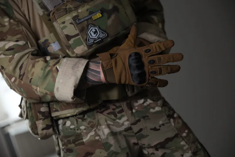 EM9347 Tactical All Finger Gloves application scene 2