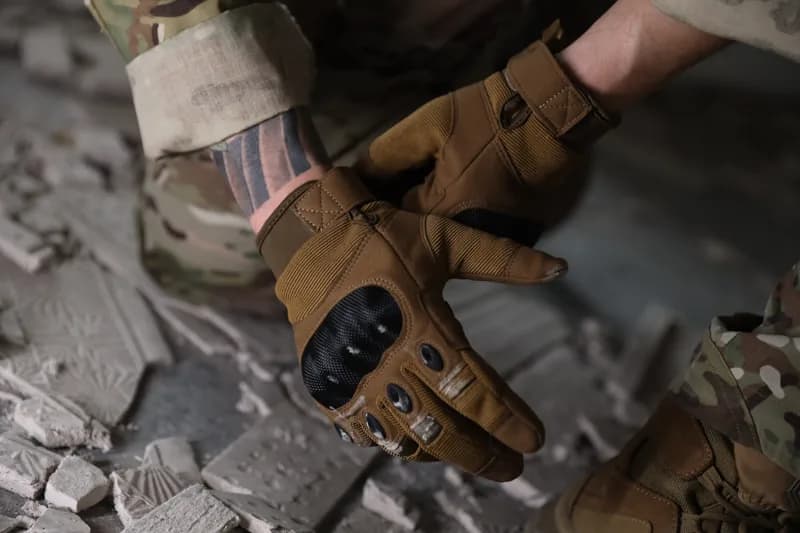 EM9347 Tactical All Finger Gloves application scene 3