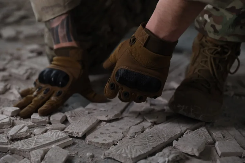 EM9347 Tactical All Finger Gloves application scene 4