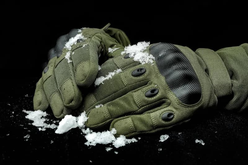 EM9657 Winter Tactical All Finger Gloves application scene 8